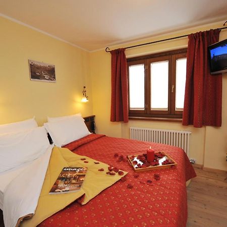 Hotel Le Petit Abri Champoluc Szoba fotó